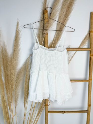 Blusa blanca tirantes doble volante panel de abeja espalda 2