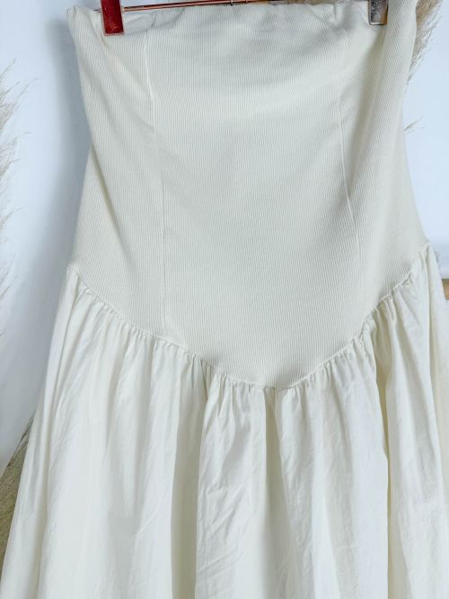 Vestido crudo palabra de honor parte de arriba canalé