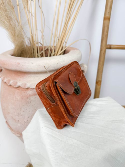 Riñonera de piel avellana cuadrado cremallera