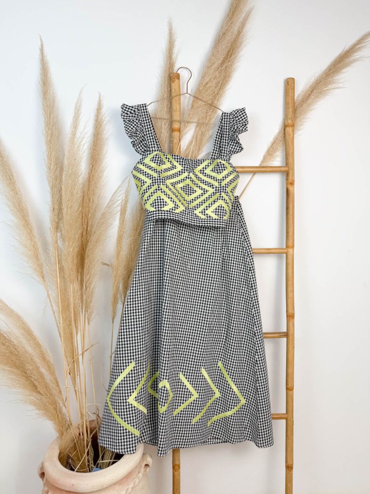 Cojunto top y falda vichy negro rombos bordados en verde lima
