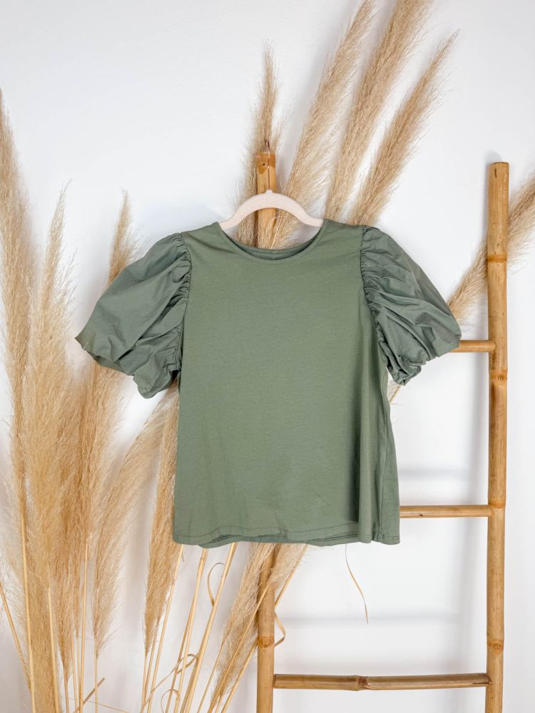 Camiseta verde musgo manga corta abullonada