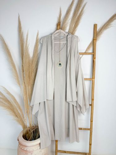 Conjunto de vestido y chalequillo topo