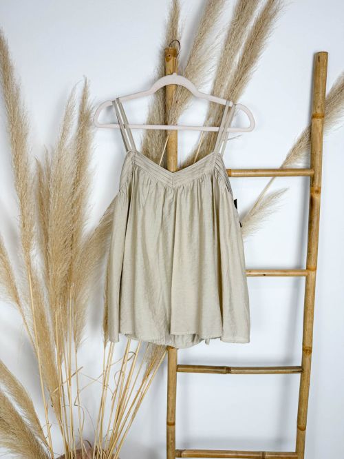 Blusa beige tirantes escote pico