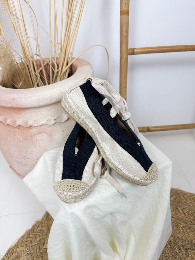 Espardeña plana beige y negra