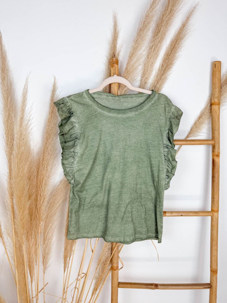 Camiseta verde deslavado volantito sisa
