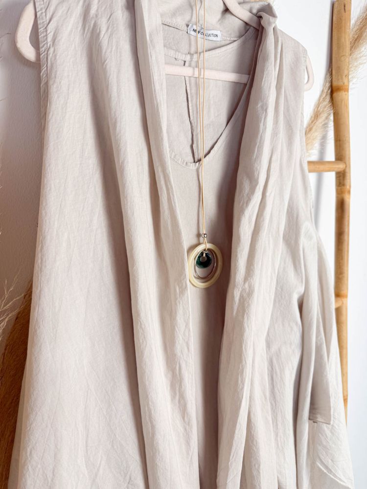 Conjunto de vestido y chalequillo topo Conjunto de vestido y chalequillo topo