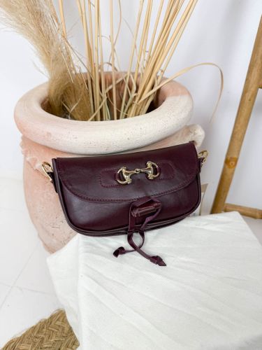 Riñonera de piel cereza con filete dorado