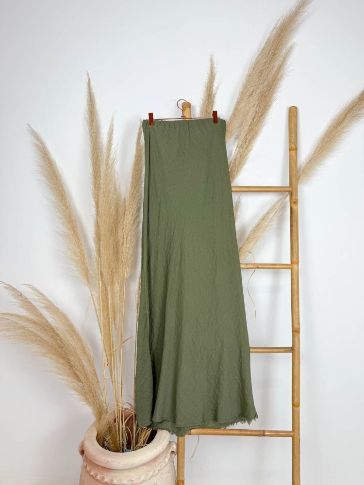 Falda lino verde bajo desflecado