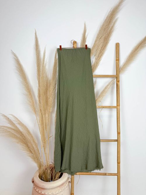 Falda lino verde bajo desflecado