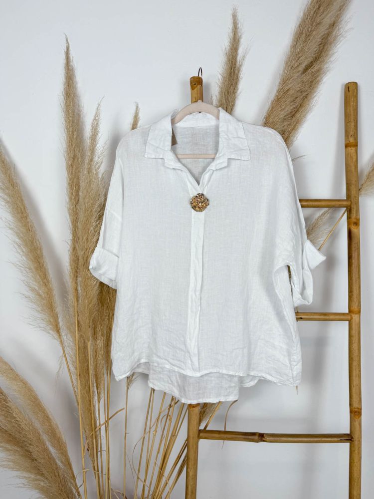 Blusa blanca maxi botón dorado