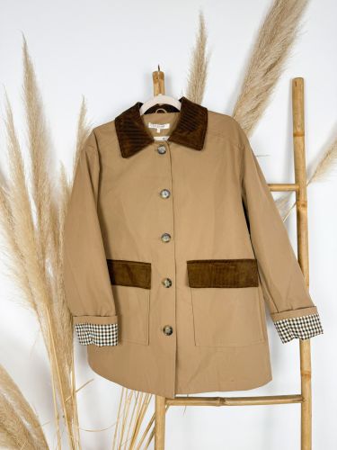Parka camel, cuello y solapa de pana marrón puños de cuadros