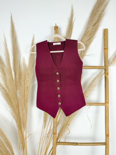 Chaleco granate de punto sin mangas 5 botones dorados