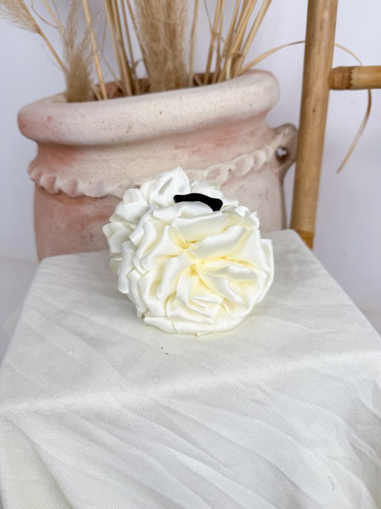 Pinza flor blanco
