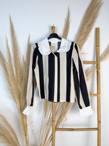 Camisa de rayas anchas crudo y negro cuello y puños blanco