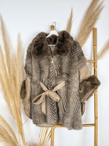 Poncho de antelina taupe de pelo cierre de cremallera