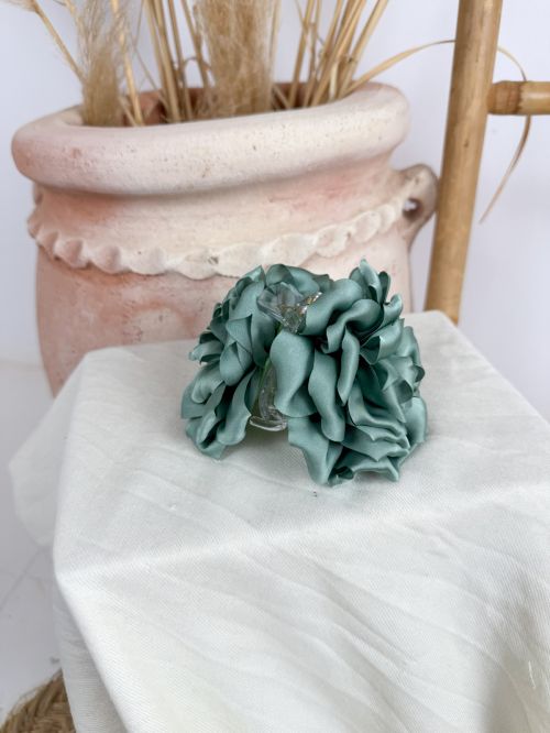 Pinza flor verde menta