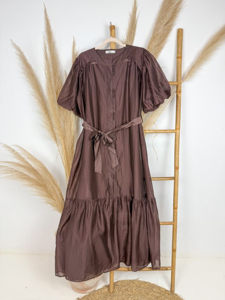 Vestido marrón chocolate largo de seda cuello redondo botones agrupados