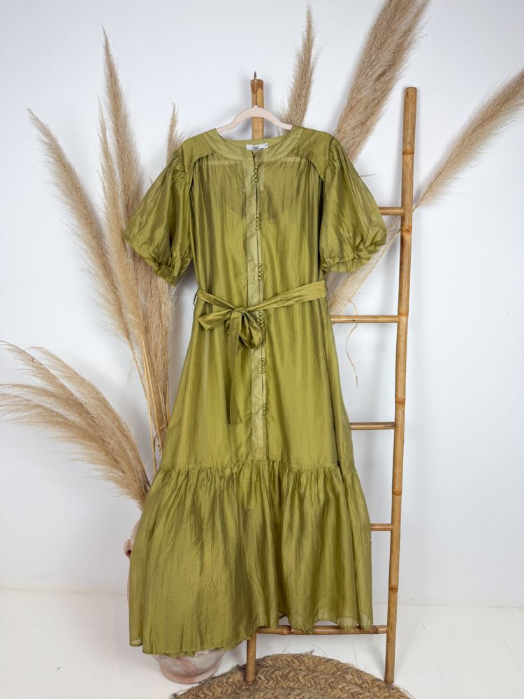 Vestido verde oliva  largo de seda cuello redondo botones agrupados