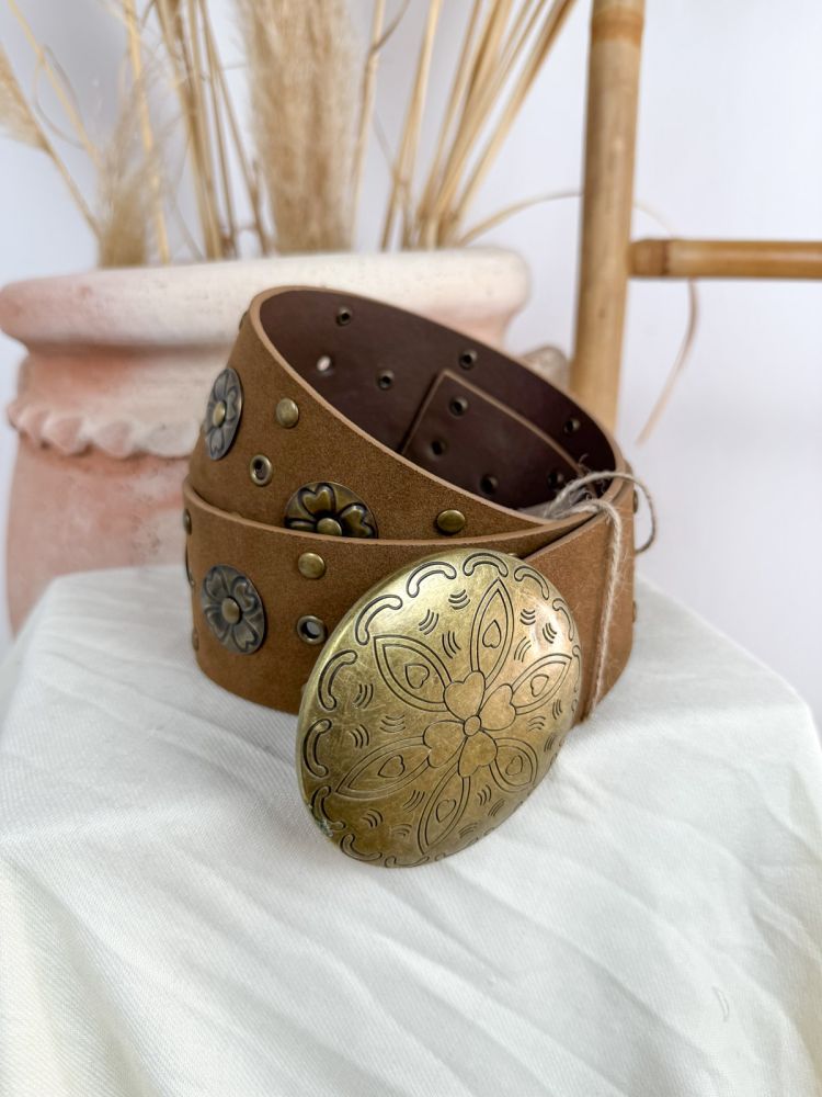 Cinturón de piel de serraje coor taupe maxi hebilla chapón oro viejo