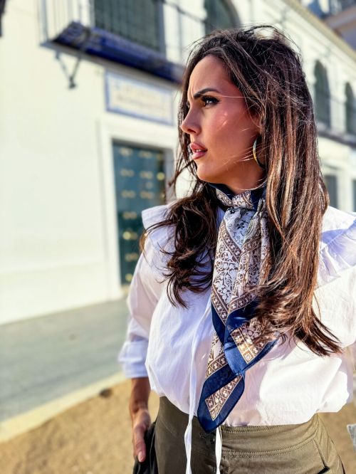 Blusa blanca cuello bebé