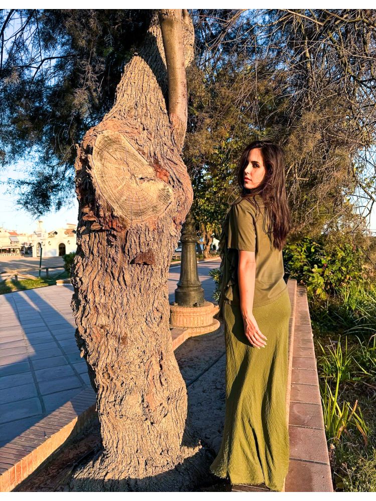 Falda lino verde bajo desflecado