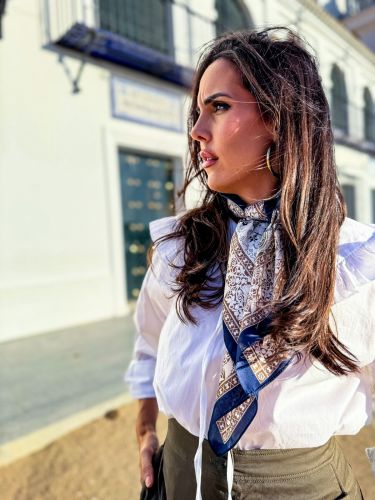 Pañuelo seda 80x80 cachemir tricolor y cenefa marrón