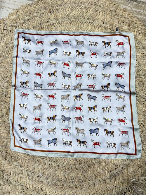 Pañuelo 80x80 mil caballos fondo topo cenefa marrón
