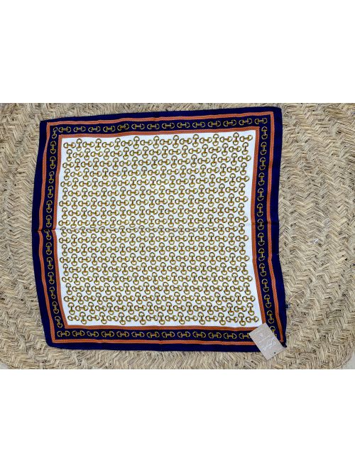 Pañuelo 70x70 mil filetes dorados cenefa azul marino