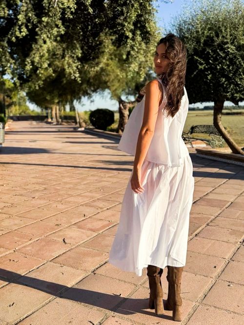Conjunto blusa y falda blanca
