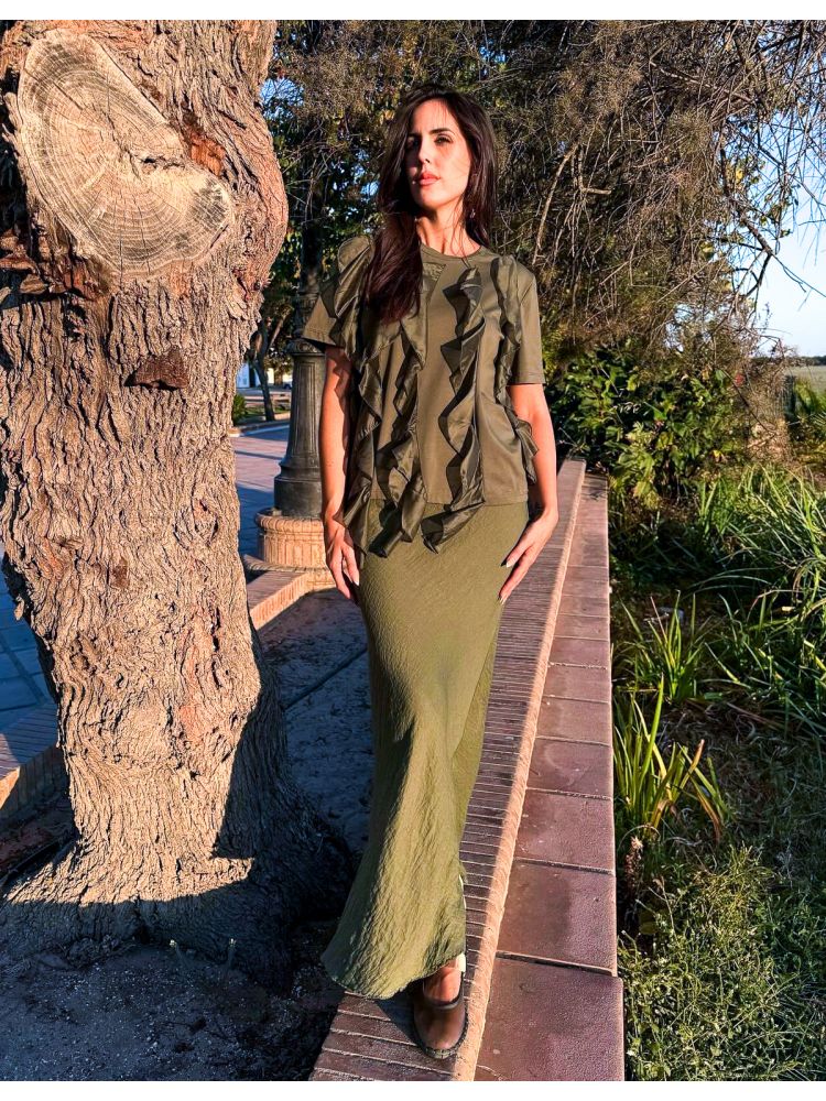 Camiseta verde botella chorreras raso...