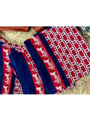 Pañuelo 70x70 seda rojo  y azul marino cenefa carruajes