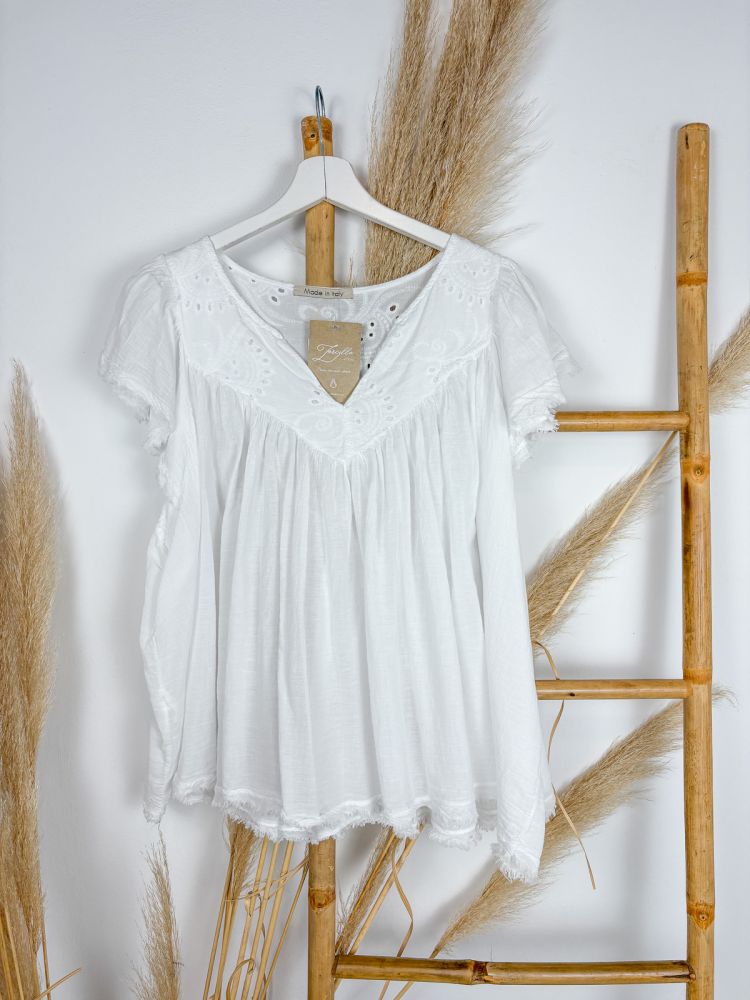 Blusa blanca volantitos desflecados...