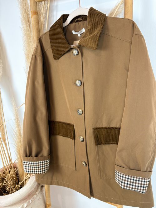 Parka camel, cuello y solapa de pana marrón puños de cuadros