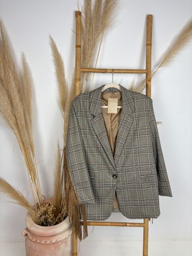 Americana beige enflecada en la espalda 2