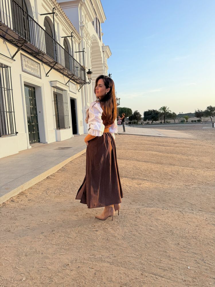 Falda de pana marrón chocolate con...