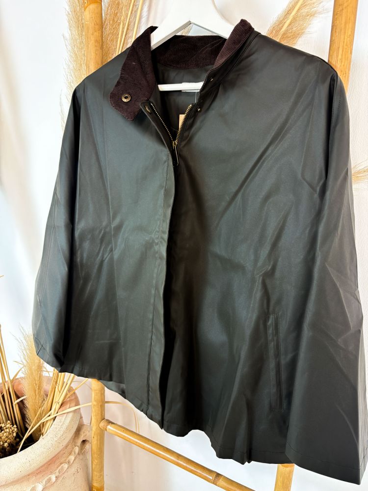 Capa impermeable verde cacería