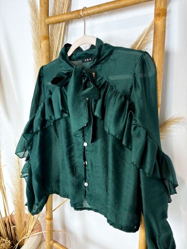 Blusa lazada al cuello con  volantes verde