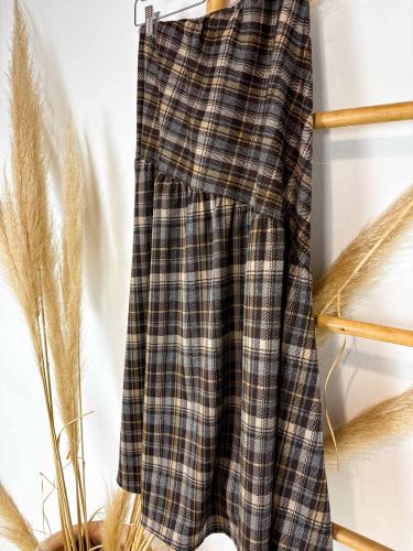 Falda de cuadros asimétrica en tonos chocolate 2