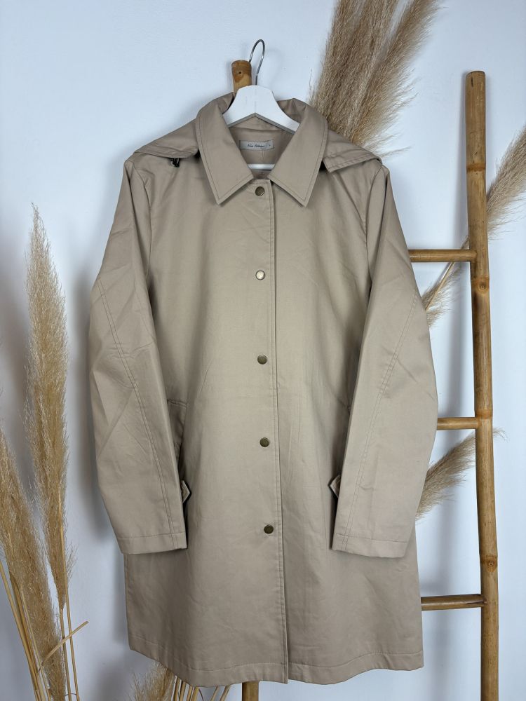 Gabardina con capucha camel