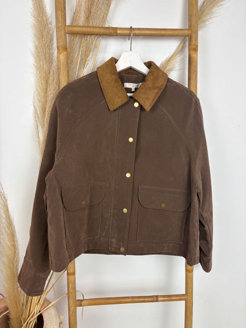 Gabardina verde caceria interio cuadritos beige, camel y negro