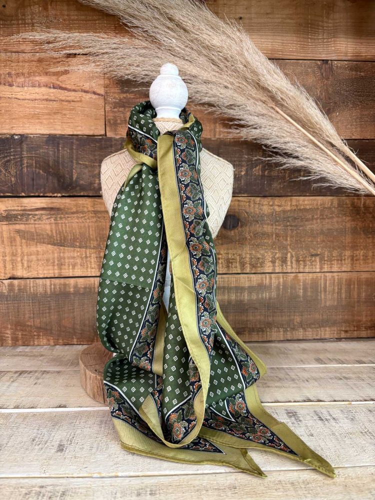 Pañuelo estampado verde cacería