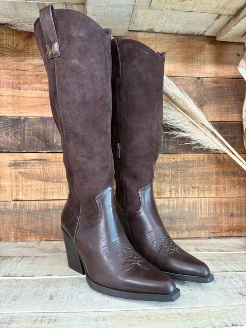 Botas cowboy de piel combinada con piel de ante