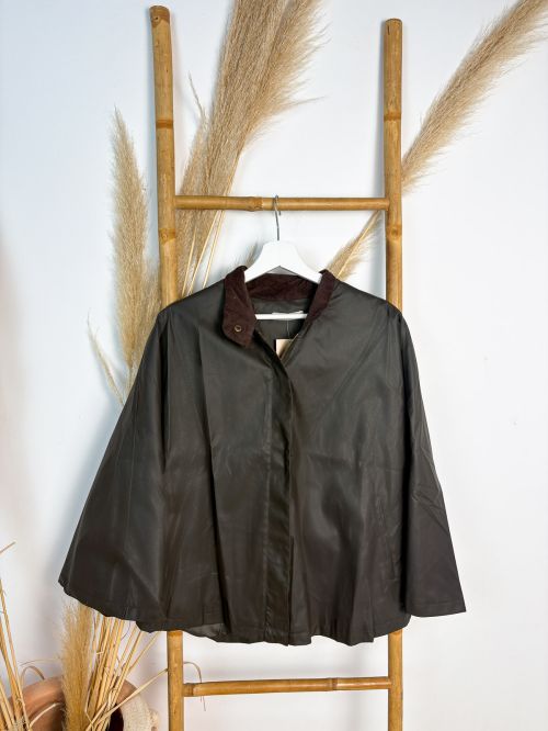 Capa impermeable verde cacería