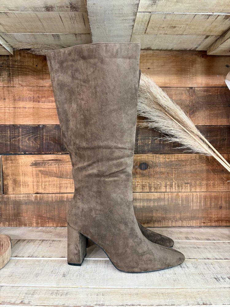 Bota alta marrón chocolate tacón...