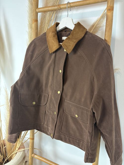 Gabardina verde caceria interio cuadritos beige, camel y negro