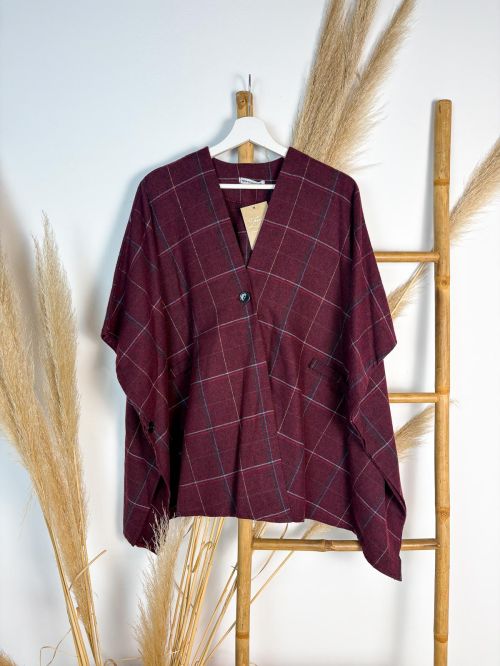 Poncho de cuadros burdeos