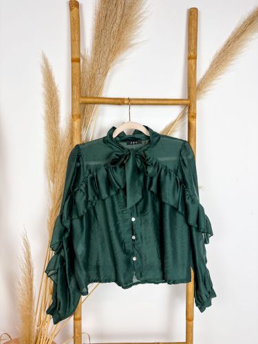 Blusa lazada al cuello con  volantes verde 2