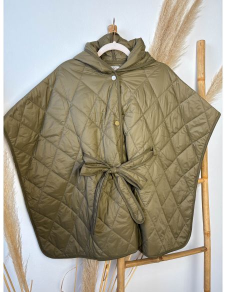 Chaleco acolchado verde con cinturón