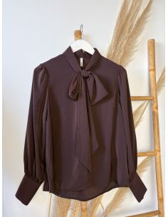 Blusa chocolate satinada con lazada al cuelllo 2
