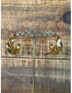 Aro metálico con relieve